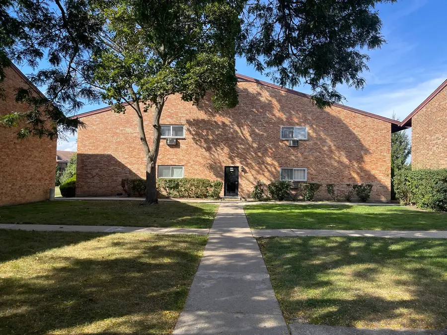 832 E Old Willow Road #106, Prospect Heights, IL 60070 - Image #2