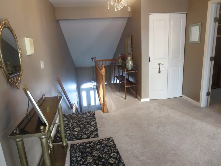 102 Yale Court, Glenview, IL 60026 - Image #2