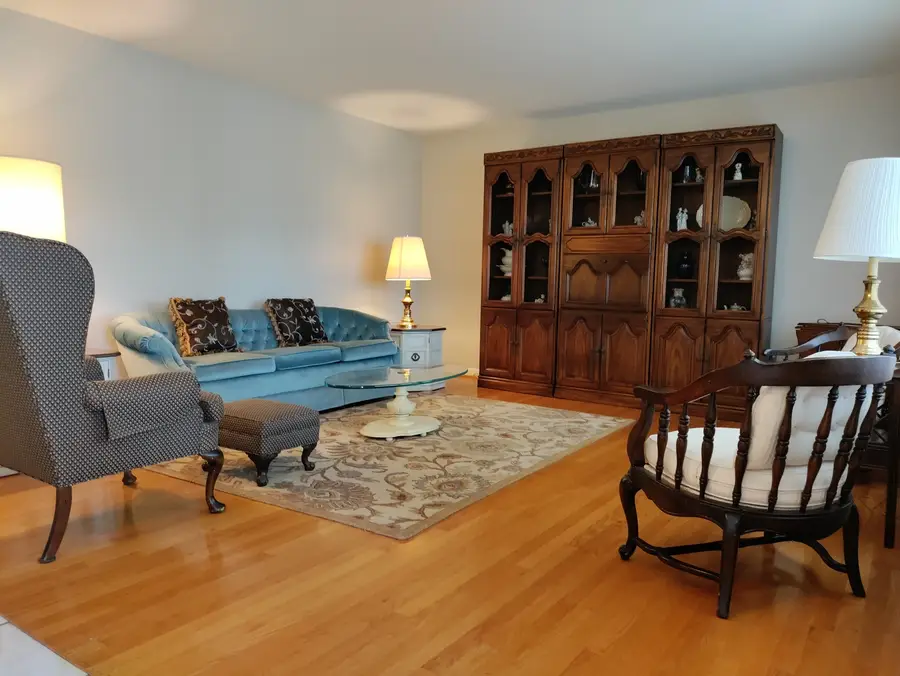 9137 S 88 Avenue S, Hickory Hills, IL 60457 - Image #3