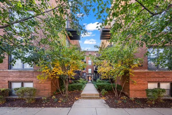 1647 W Addison Street #1B, Chicago, IL 60613