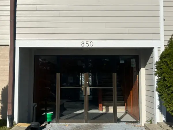 850 E Old Willow Road #114, Prospect Heights, IL 60070