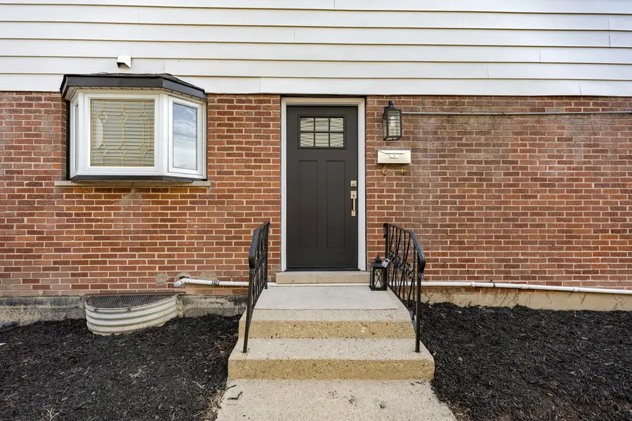 9128 Hollyberry Avenue, Des Plaines, IL 60016 - Image #3