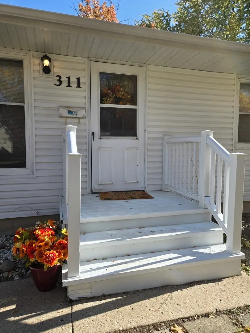 311 W Kennedy Drive, Streamwood, IL 60107 - Image #2