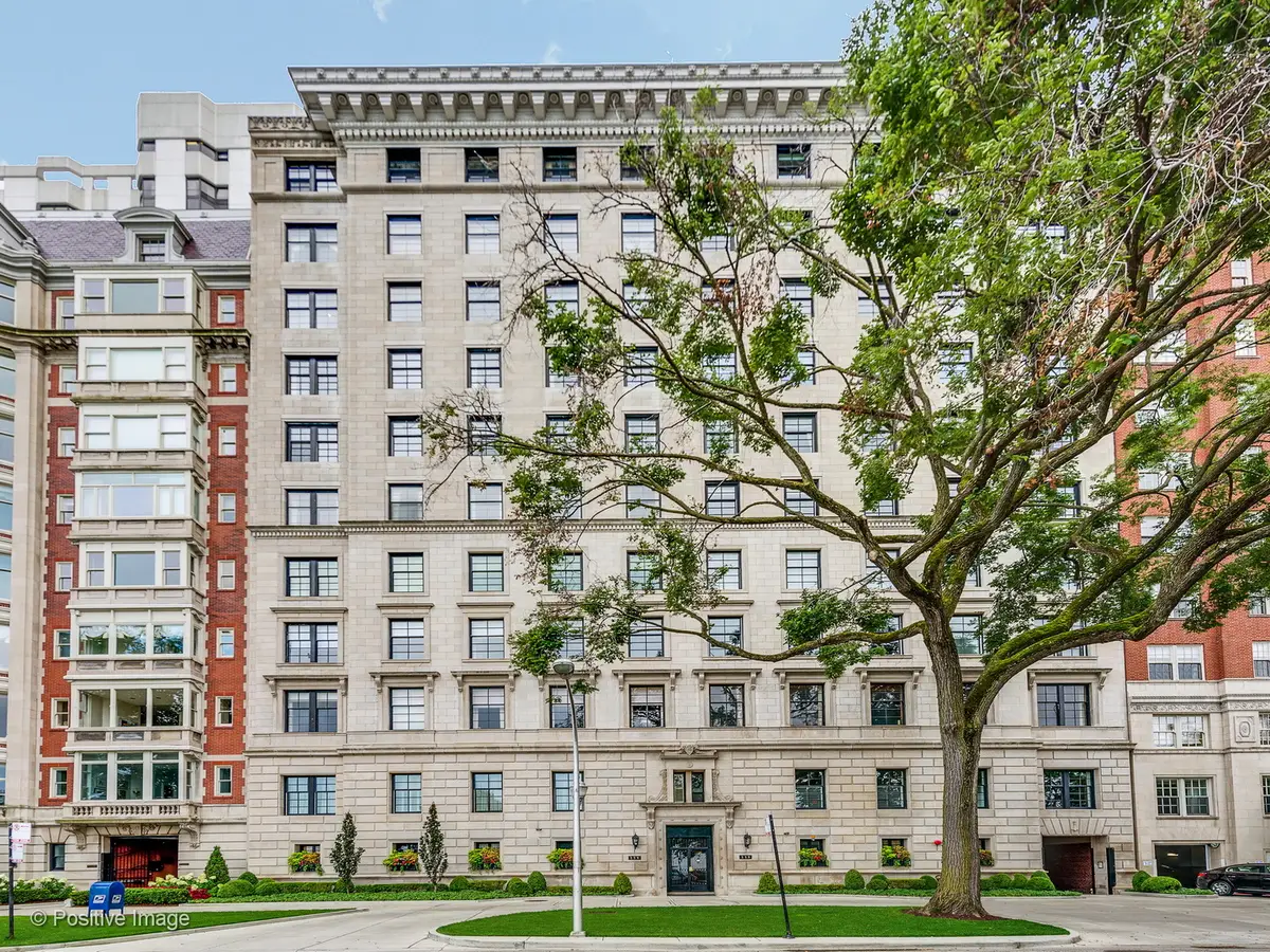229 E Lake Shore Drive #4W, Chicago, IL 60611 - Image #1