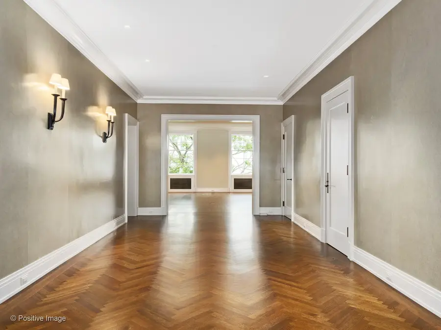 229 E Lake Shore Drive #4W, Chicago, IL 60611 - Image #3