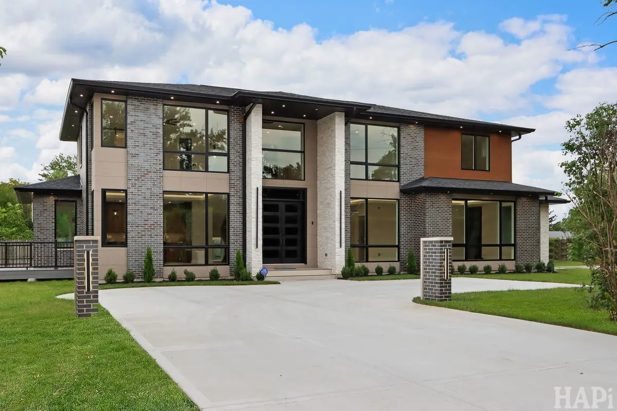 2700 Fontana Drive, Glenview, IL 60025 - Image #1