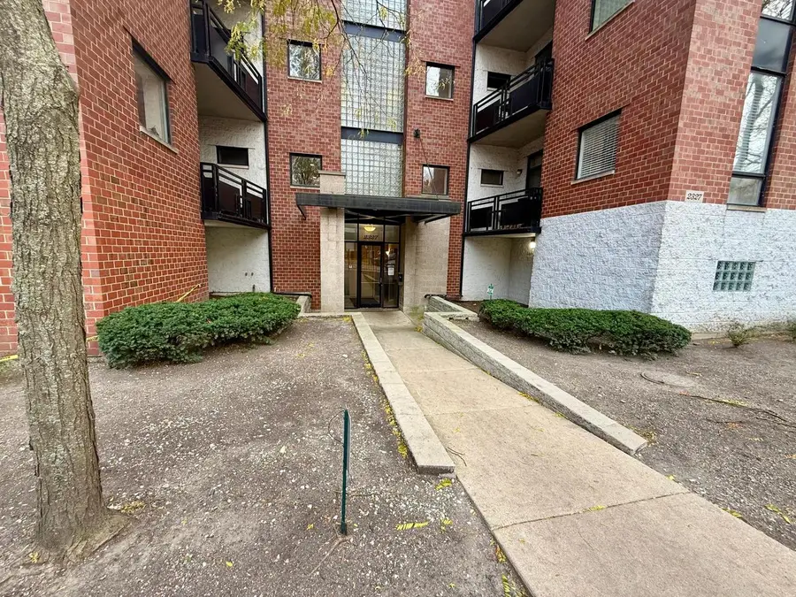 2327 W Wolfram Street #311, Chicago, IL 60618 - Image #2