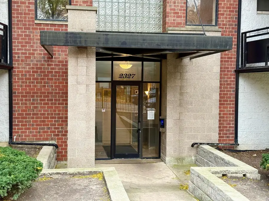 2327 W Wolfram Street #311, Chicago, IL 60618 - Image #3