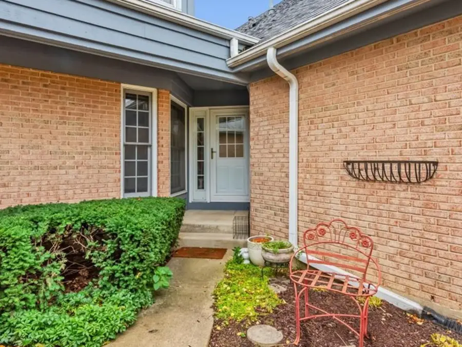 250 Lynwood Lane, Bloomingdale, IL 60108 - Image #2