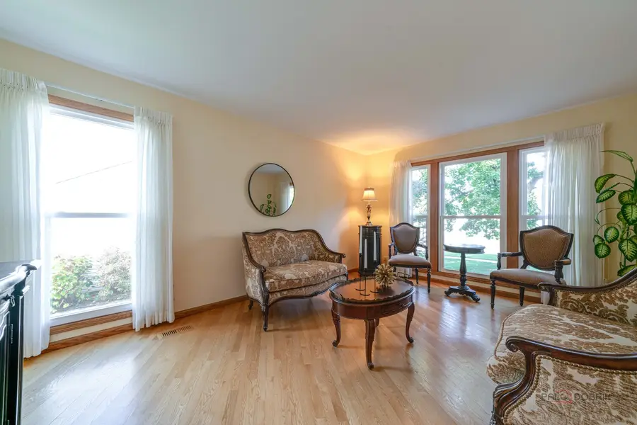 126 S Fiore Parkway, Vernon Hills, IL 60061 - Image #2