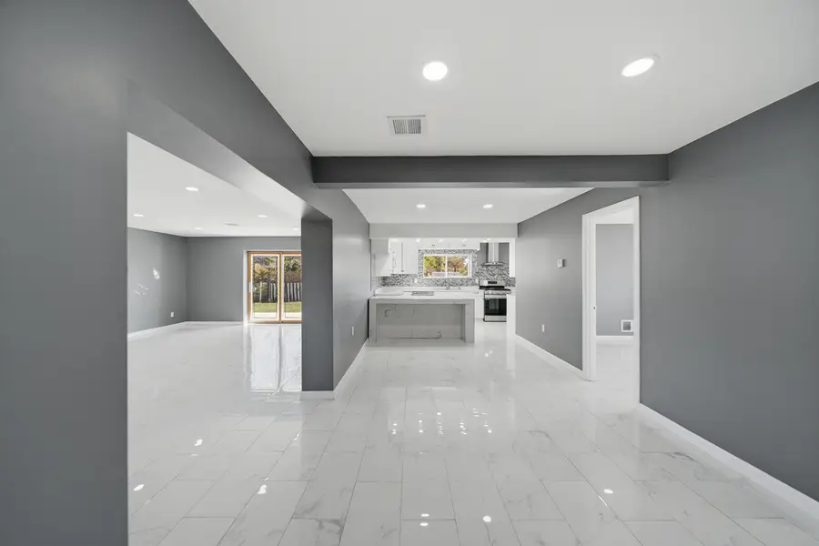 503 W Winfield Street, Morrison, IL 61270 - Image #2