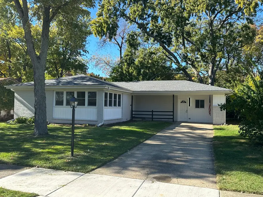 326 Indian Drive, Glen Ellyn, IL 60137 - Image #2