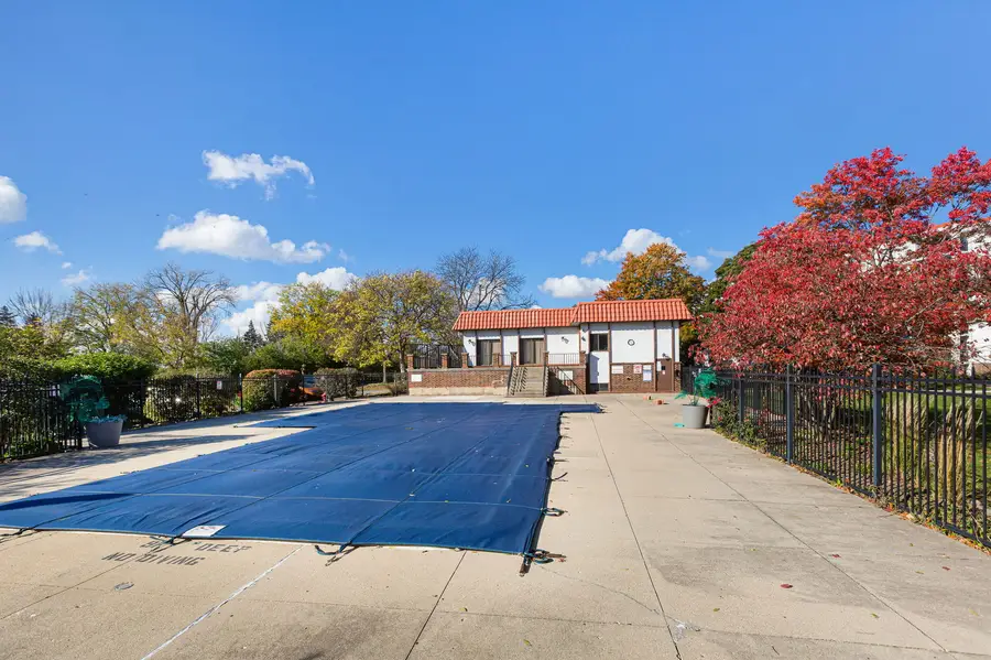 450 Plum Creek Drive #410, Wheeling, IL 60090 - Image #2