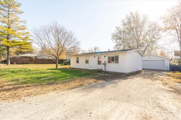 706 W Wall Street, Lexington, IL 61753