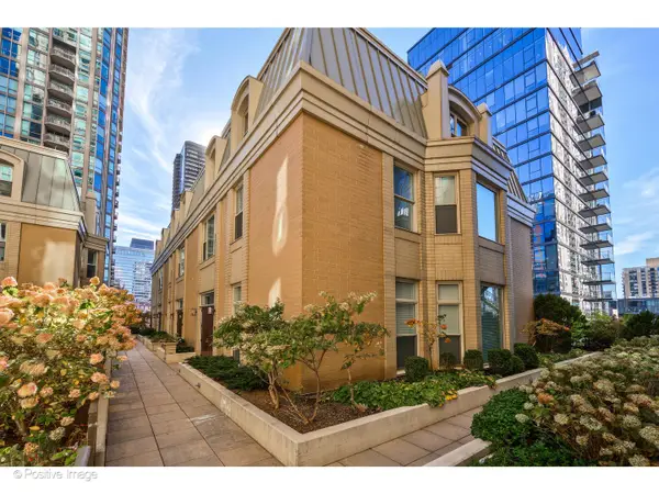25 E Superior Street #11D, Chicago, IL 60611