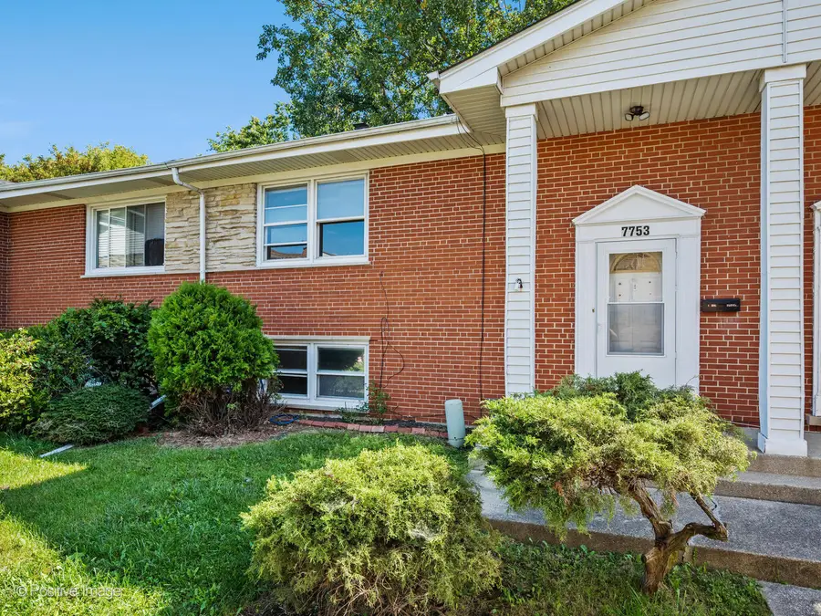 7753 N Nordica Avenue, Niles, IL 60714 - Image #2