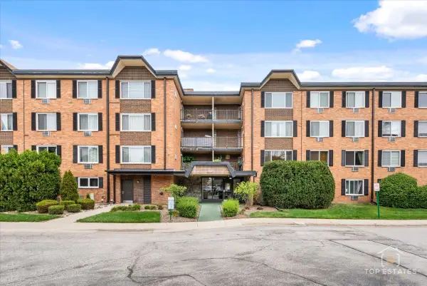1227 S Old Wilke Road #201, Arlington Heights, IL 60005