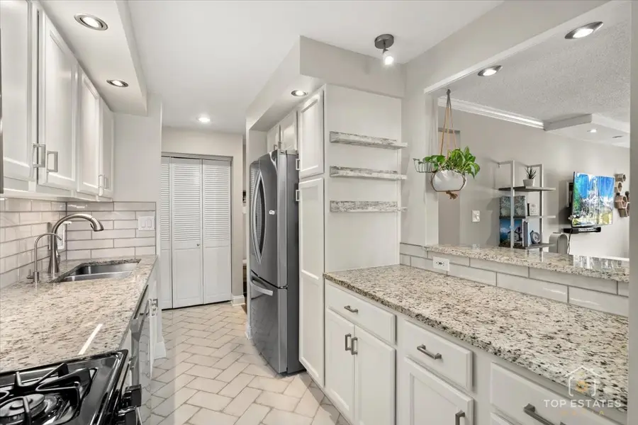 1227 S Old Wilke Road #201, Arlington Heights, IL 60005 - Image #3