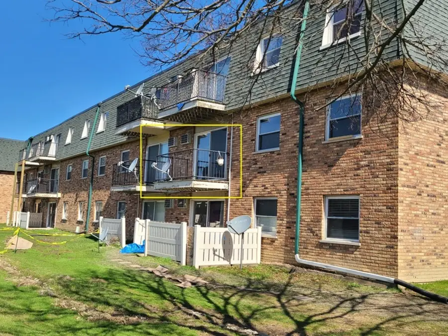 9950 S 84th Terrace #2l5, Palos Hills, IL 60465 - Image #2