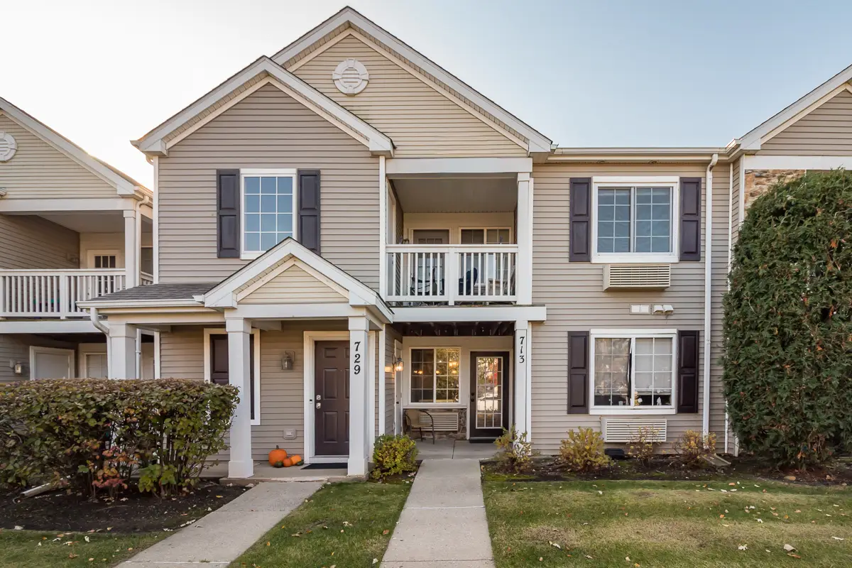713 Silverstone Drive #713, Carpentersville, IL 60110 - Image #1