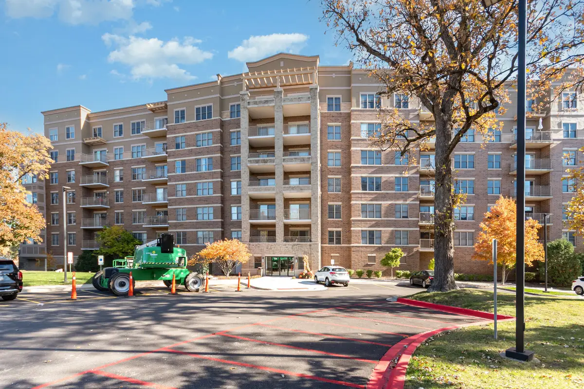 125 Lakeview Drive #609, Bloomingdale, IL 60108 - Image #1