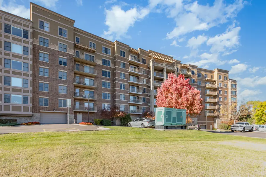 125 Lakeview Drive #609, Bloomingdale, IL 60108 - Image #3