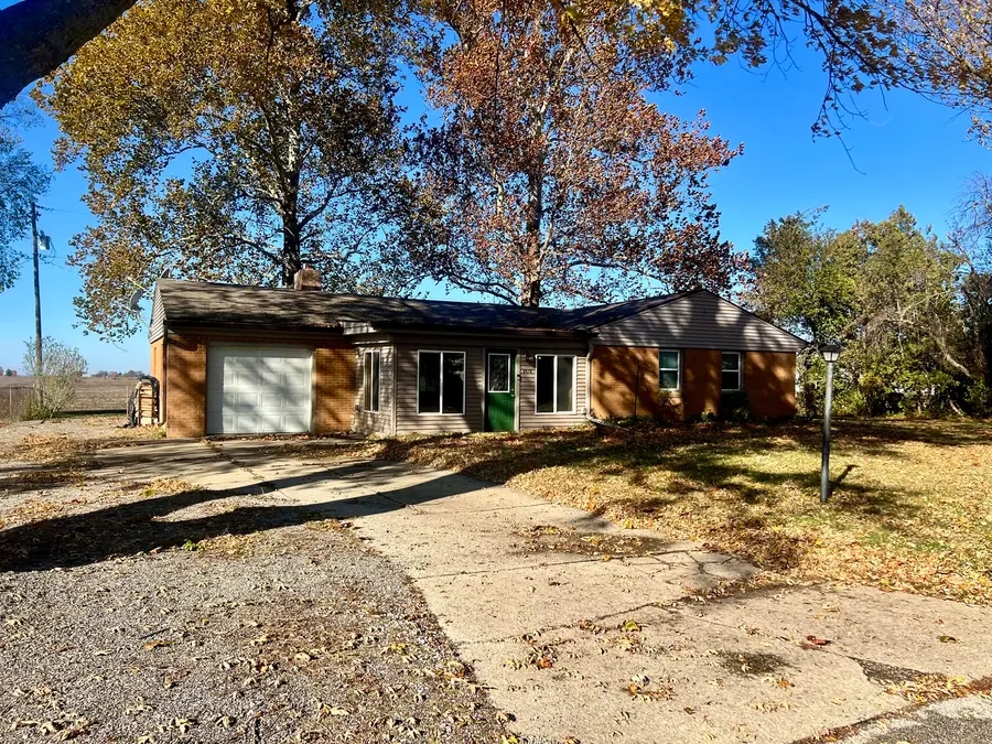 8428 N Shirlane Street, Shirley, IL 61772 - Image #2