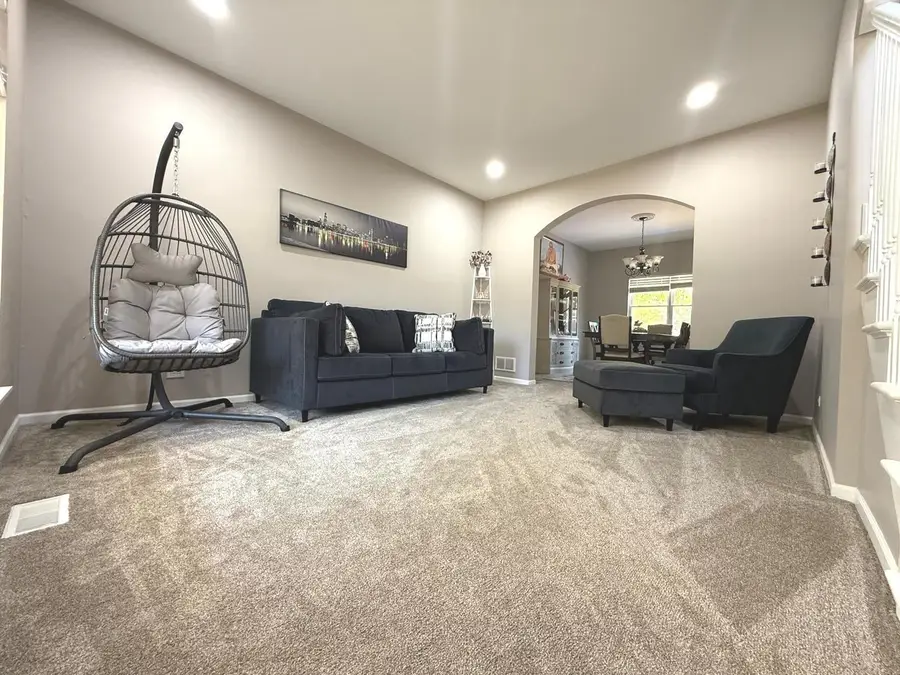 731 Lake Ridge Drive, South Elgin, IL 60177 - Image #2