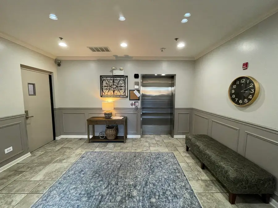 9440 S 51st Avenue #417, Oak Lawn, IL 60453 - Image #2