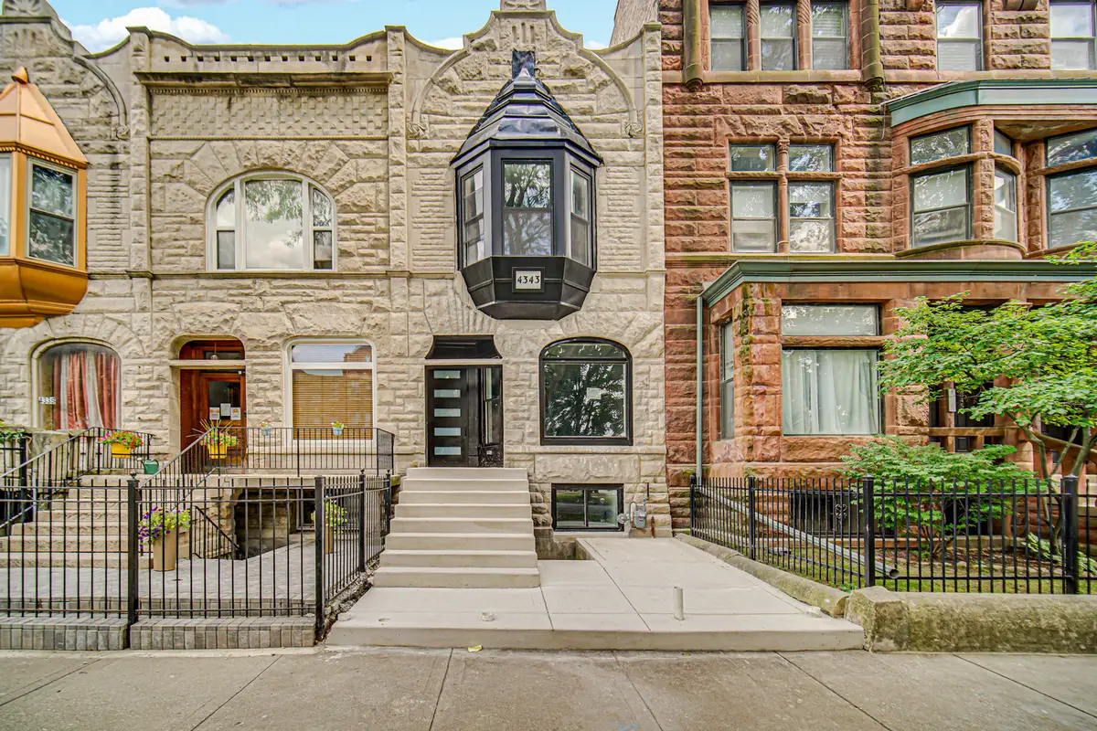 4343 S Ellis Avenue, Chicago, IL 60653 - Image #1