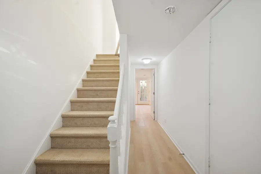 923 Banbury Court, Schaumburg, IL 60194 - Image #2