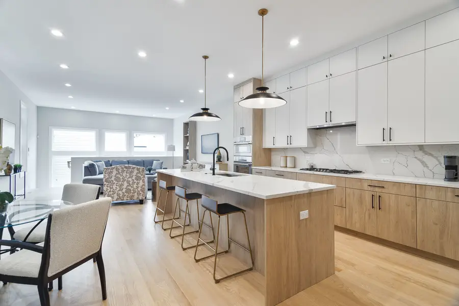 1719 W Foster Avenue, Chicago, IL 60640 - Image #2