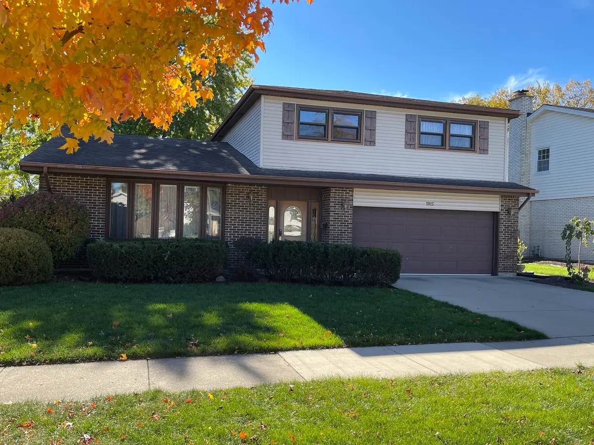 1925 E Waverly Lane, Arlington Heights, IL 60004 - Image #1