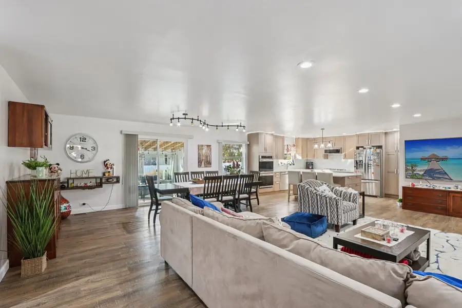 73 Hastings Avenue, Elk Grove Village, IL 60007 - Image #2