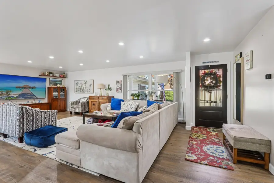 73 Hastings Avenue, Elk Grove Village, IL 60007 - Image #3