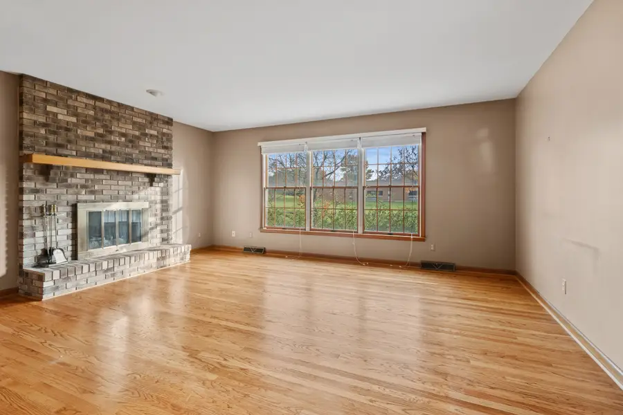 570 Ozier Drive, Batavia, IL 60510 - Image #2