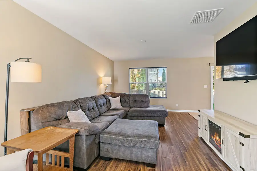 1450 Carlisle Lane, Hampshire, IL 60140 - Image #2