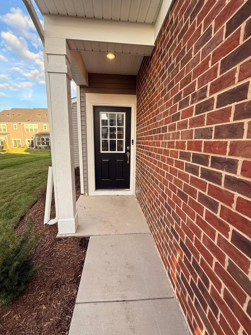 2240 Horseshoe Circle #2240, Naperville, IL 60564 - Image #2