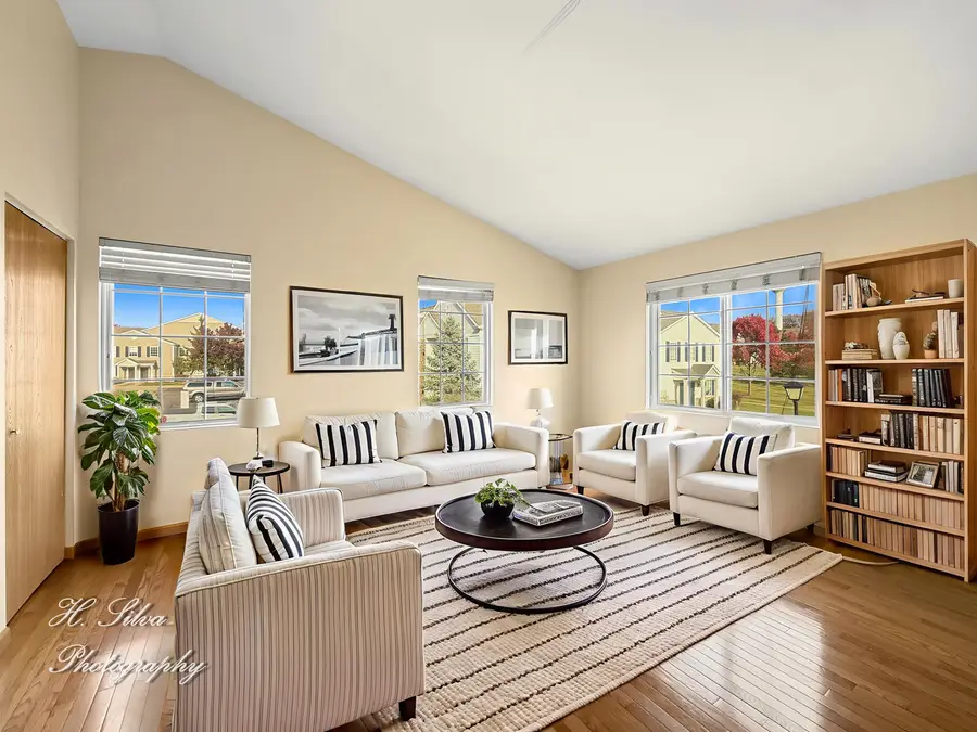 1431 Silverstone Drive #1431, Carpentersville, IL 60110 - Image #2