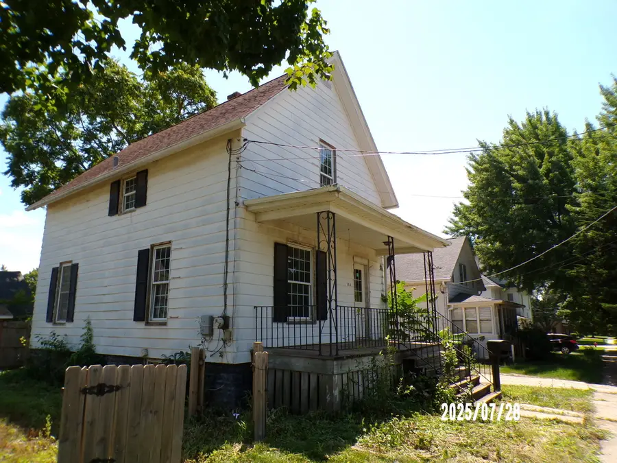 304 S Madison Street, Morrison, IL 61270 - Image #2