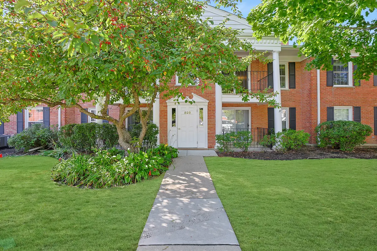 520 Shorely Drive #203, Barrington, IL 60010 - Image #1