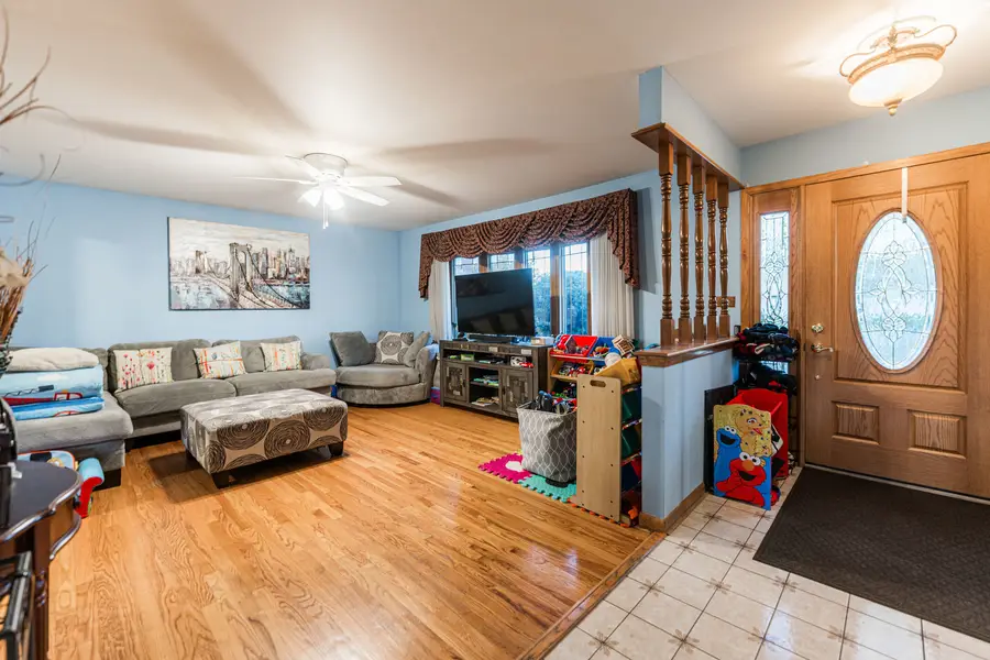 1527 W Holtz Avenue, Addison, IL 60101 - Image #2