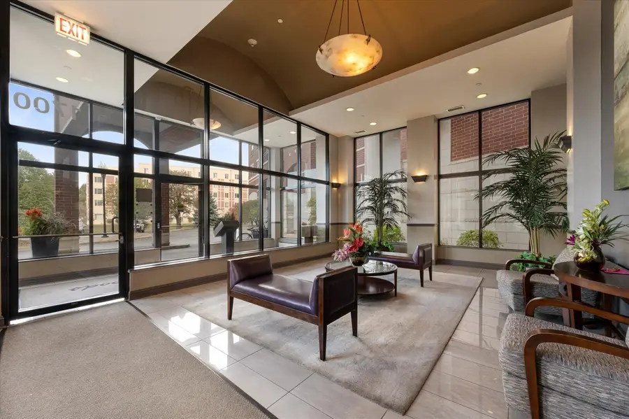 1700 Riverwoods Drive #517, Melrose Park, IL 60160 - Image #2