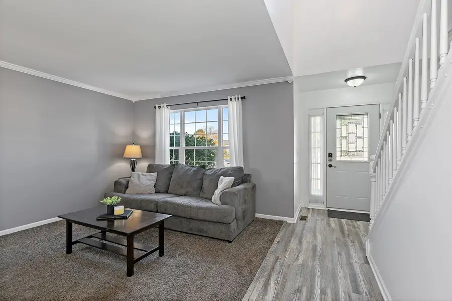 25 Kingsport Court, South Elgin, IL 60177 - Image #2