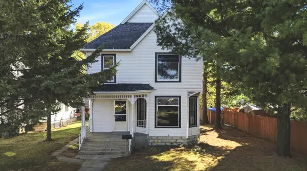 1102 W 3rd Street, Dixon, IL 61021