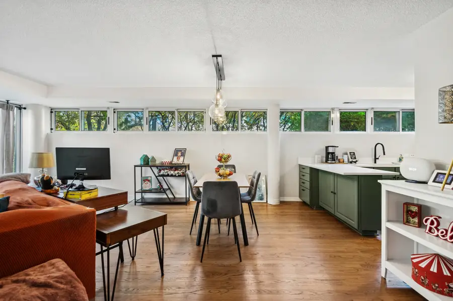 2555 Gross Point Road #112, Evanston, IL 60201 - Image #3