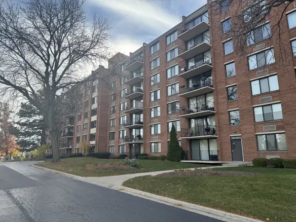 2000 Saint Regis Drive #4K, Lombard, IL 60148