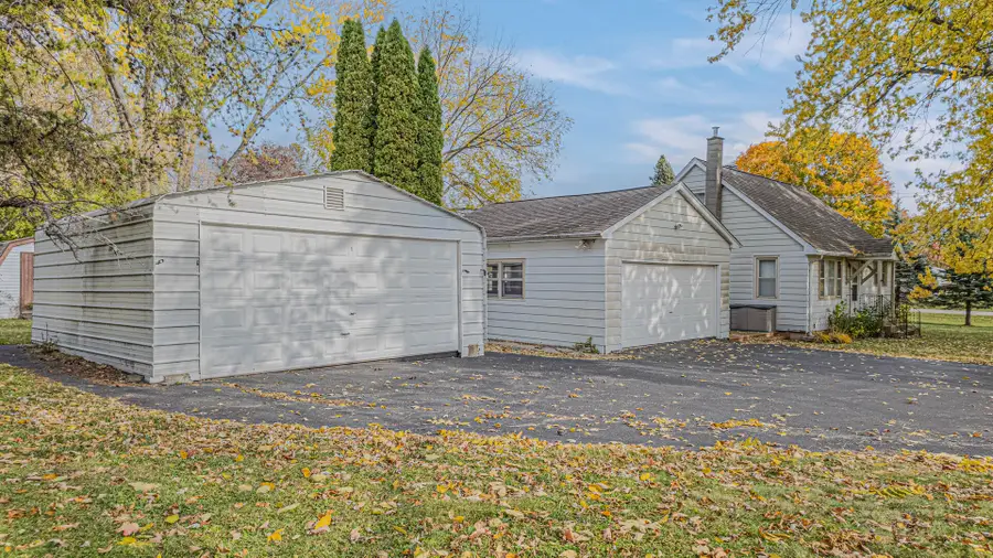 1414 Belle Plaine Avenue, Gurnee, IL 60031 - Image #2
