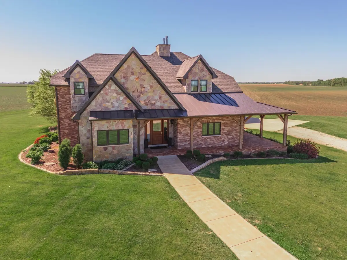 14431 E 2400 North Road, Hudson, IL 61748 - Image #1