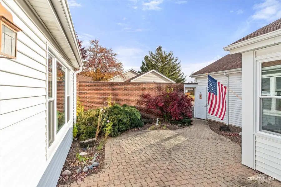 904 Dartmouth Drive, Wheaton, IL 60189 - Image #2